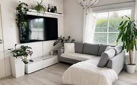 Hopea Villa, Vuokatin ytimessä sisältyy Sauna, ilmainen pysäköinti, Wi-Fi, 55smartTV, omapiha, sopii perheille